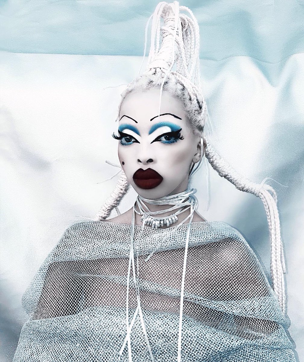 KhanyiCocoa's tweet photo. I did drag make up today and I lurvvvved it 🤰🏾💙 https://t.co/IVPdKbWnj0