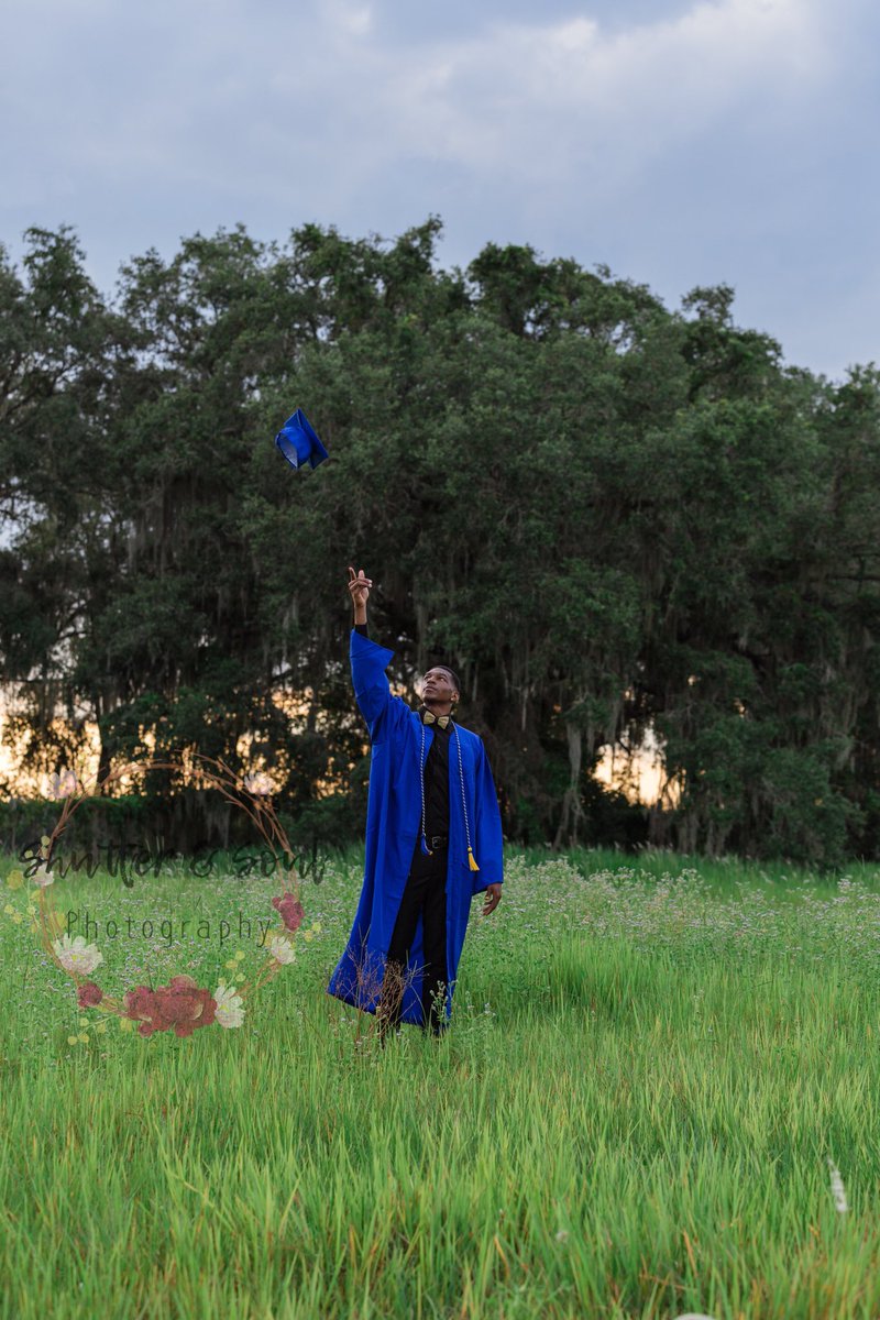 shutterandsoul's tweet photo. I guess since I call myself a photographer on here, I should maybe try to post examples of my work every once in a while 😅 I was lucky enough to work with this accomplished high school graduate a few weeks ago, and I’m still living for his photos. https://t.co/ntXx8bLmqr