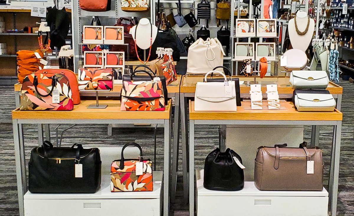 JumokeRivers's tweet photo. Time for refresh and a bit of a switch up ! We're always ready for our guests weekend getaway "essentials" !
#T1474 #VacayMustHaves #targetstyle #ANDstyle #UTstyle https://t.co/8xRUx0vOmK