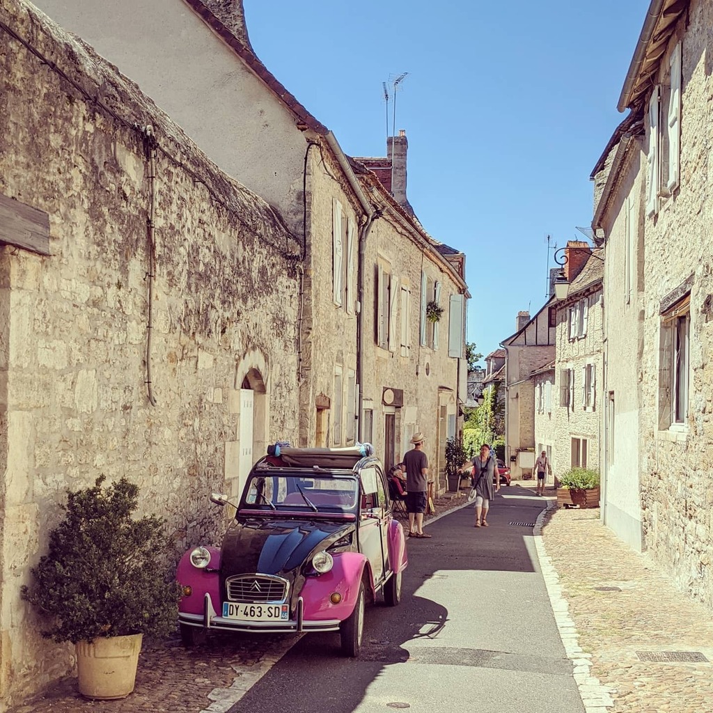 mmmurry's tweet photo. 2CV in #Martel #lot #France 

#citroenfanphoto #dyane #dyane6 #citroendyane #citroenclassic #dyanegram #citroendyane.
#citroenvintage #citroen #2cvgb #voitureancienne #602cc not a
#2cv #2cv6 #citroenfan #oldtimer #classiccar https://t.co/sT1J8a5xoR https://t.co/g5CuQ3U4y2