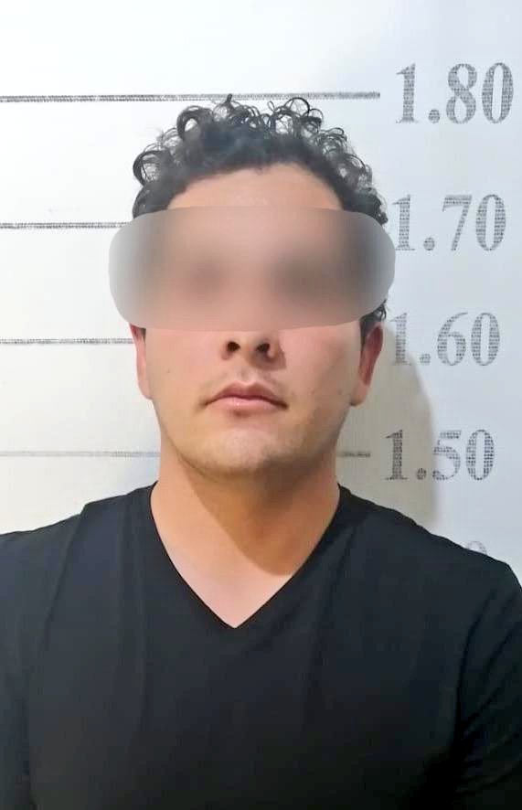 hera106's tweet photo. #SanMigueldeAllende arrestaron a turistas Queretanos en San Miguel de Allende por no usar cubrebocas, se negaron a acatar la orden y obtuvieron 12 horas de arresto y mil 500 pesos de multa. 
#Queretaro #Covid19 #FelizDomingo
#coronavirus
Vía 📸: gobierno municipal de SMA https://t.co/6xOk2H9UEm