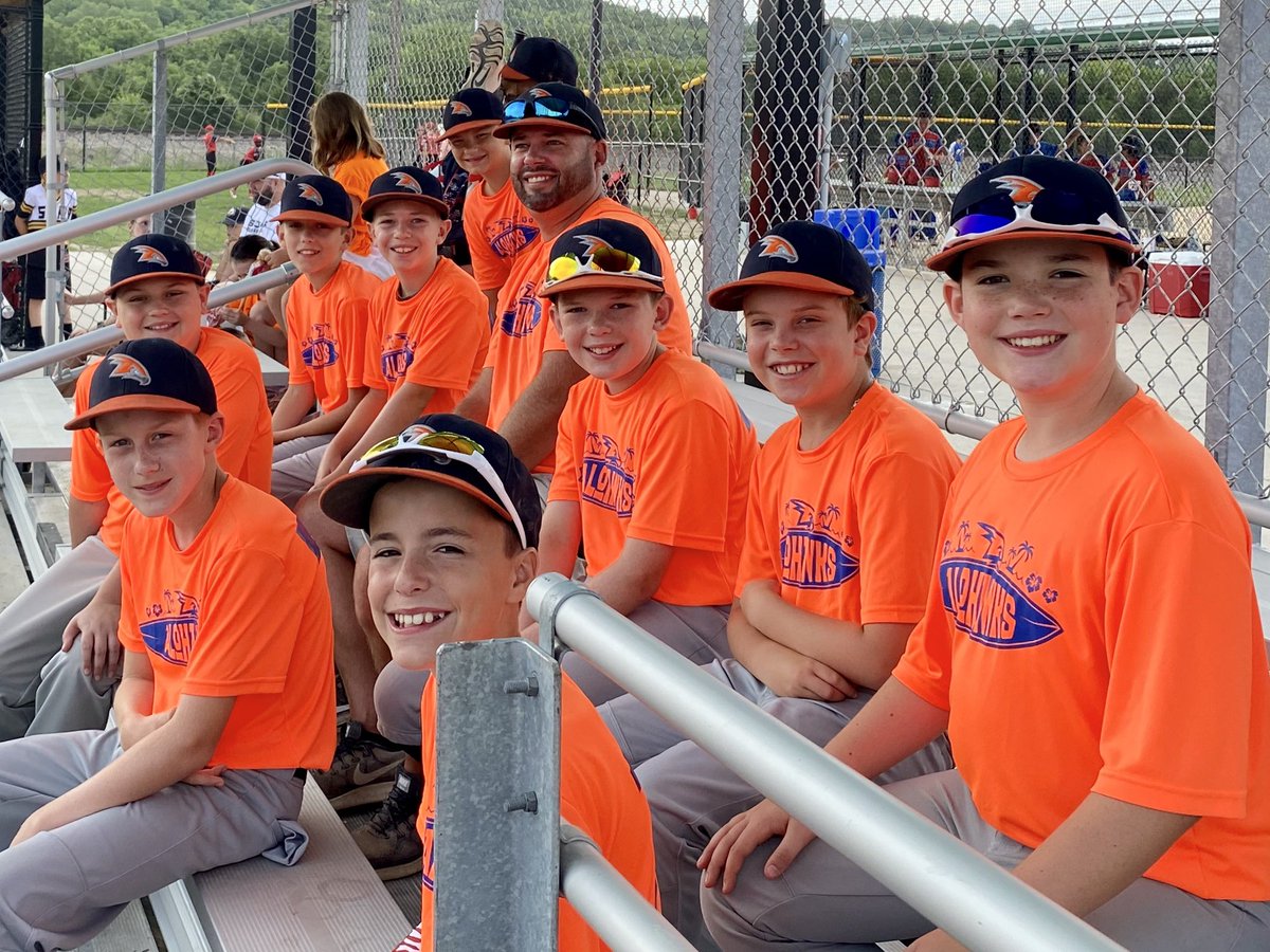 Almost game time!  <a href="/HawaiianHitfest/">HawaiianHitfest</a>  #HawaiianHitfest20 #HawksMSP11AA #AloHawks