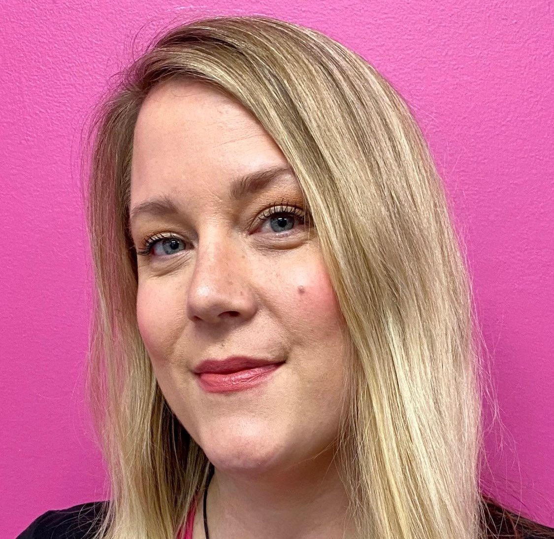 𝚎𝚍𝚍𝚒𝚎 𝚗𝚊𝚟𝚊𝚛𝚛𝚎𝚝𝚎 tweet media