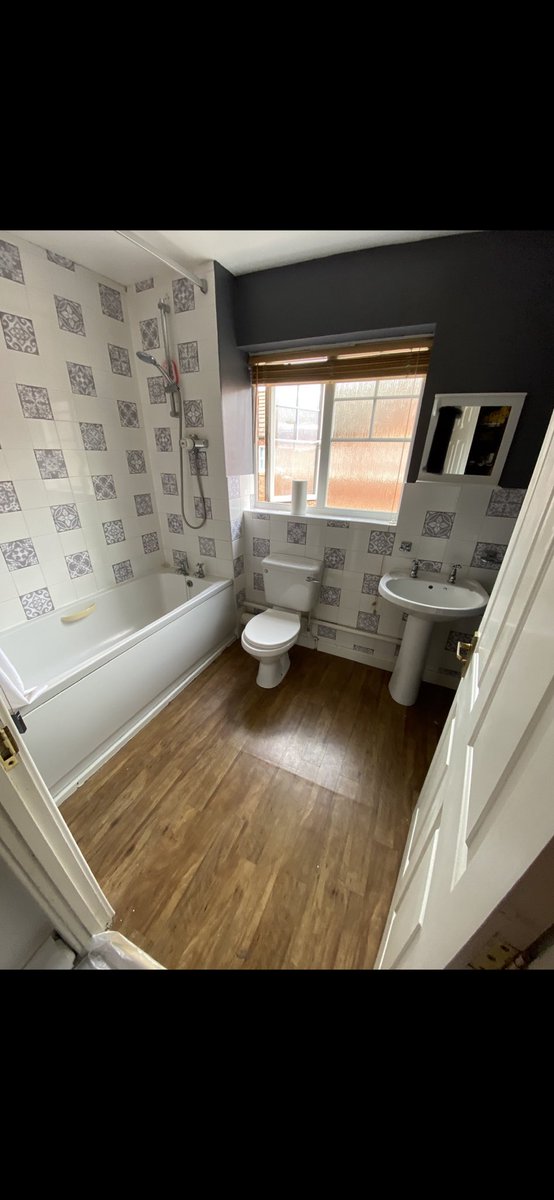 SimonHandyman's tweet photo. Complete bathroom refurbished in Burntwood this week. #Lichfield #Cannock #Rugeley #Staffordshire #Justpanels #Wickes #Handyman #Multitrader https://t.co/rjDaSFSmj8