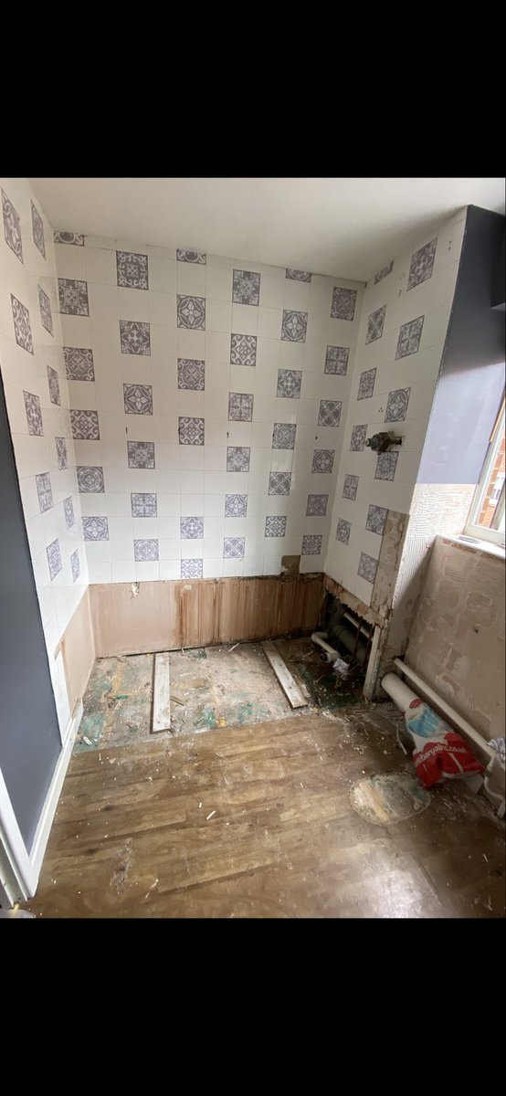 SimonHandyman's tweet photo. Complete bathroom refurbished in Burntwood this week. #Lichfield #Cannock #Rugeley #Staffordshire #Justpanels #Wickes #Handyman #Multitrader https://t.co/rjDaSFSmj8