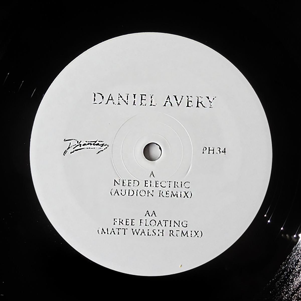phantasysound's tweet photo. #PH34 – @danielmarkavery ‘Drone Logic’ EP

Phantasy released a special white-label vinyl edition of both @audion and @mattwalshcv’s reinterpretations of 'Drone Logic' album tracks ‘Need Electric’ and ‘Free Floating’.

Stream &amp; read more about PH34:
https://t.co/0XytOBzZ4E https://t.co/ByRx90LMr5