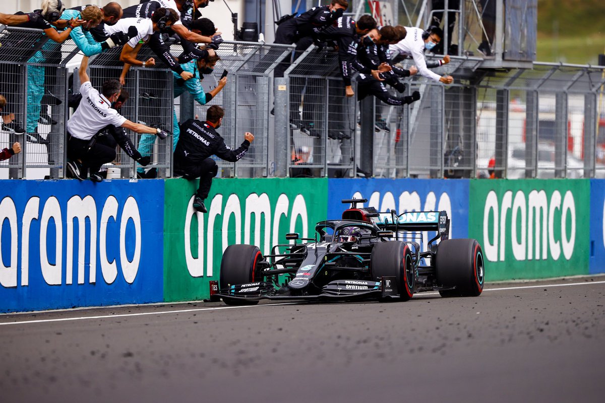 Boostiao's tweet photo. @LewisHamilton domina el #HungrianGP ! @Max33Verstappen en un merecido 2do puesto y @ValtteriBottas en 3ro luego de un grave error en su salida https://t.co/pGYsIIOSyO
