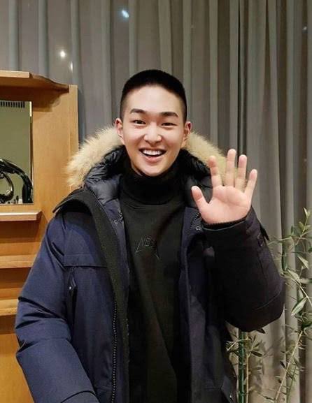 SPoet04's tweet photo. It’s been
1 year, 7 months, 11 days
19 months, 11 days 
84 weeks and 1 day
589 days
14,136 hours
848,160 minutes
50,889,600 seconds

and today we finally have our best leader back. Welcome back #ONEW! ♥️ 

@SHINee 
#OnewIsBACK 
#진기이즈백_두부가돌아온다 https://t.co/xCAIrcPRtE