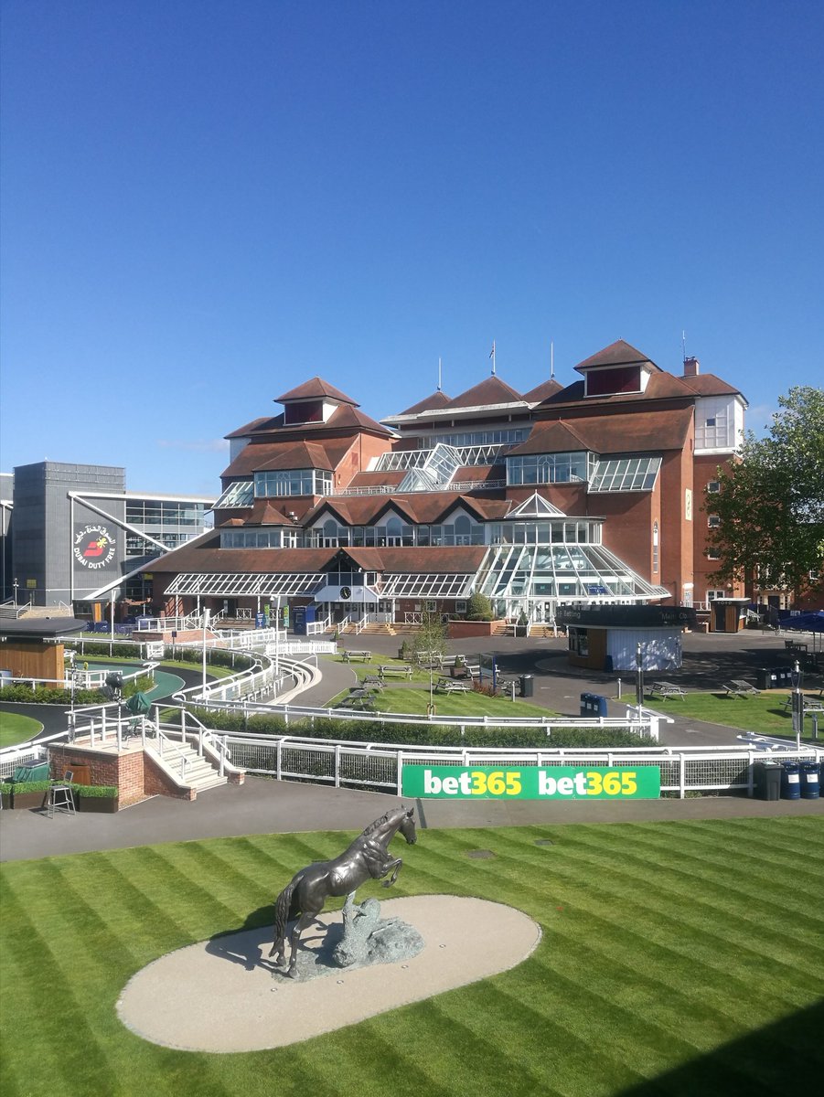 ianwilliamsraci's tweet photo. Reshoun for @drmarwanK benefitted from the application of a first time visor worked out as he landed the valuable @MarshGlobal
Cup @NewburyRacing under @JimCrowley1978 π#Sundaywinner
π https://t.co/jyuvzyO2JJ https://t.co/3U82lVAlPn