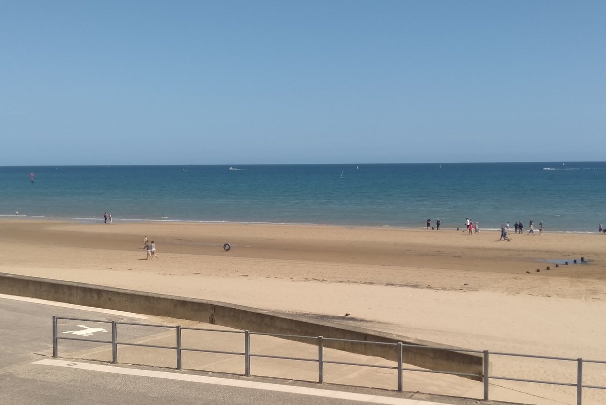 DoreJayne's tweet photo. Nice social distancing going on on Bridlington South beach. 
Lovely to have the weather and some visitors back. Looks like people are being sensible. https://t.co/E2hO1SVoYa