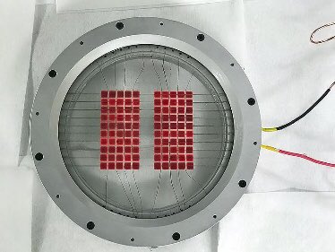 باحثو جامعة تولين جزء من فريق من #العلماء الذين طوروا محول #طاقة شمسية هجين يولد #الكهرباء والبخار بكفاءة عالية وتكلفة منخفضة.
يستخدم المحول الهجين نهجًا يلتقط كامل نطاق أشعة #الشمس بشكل كامل.
إنه يولد الكهرباء من الخلايا الشمسية عالية الكفاءة متعددة الوصلات،
