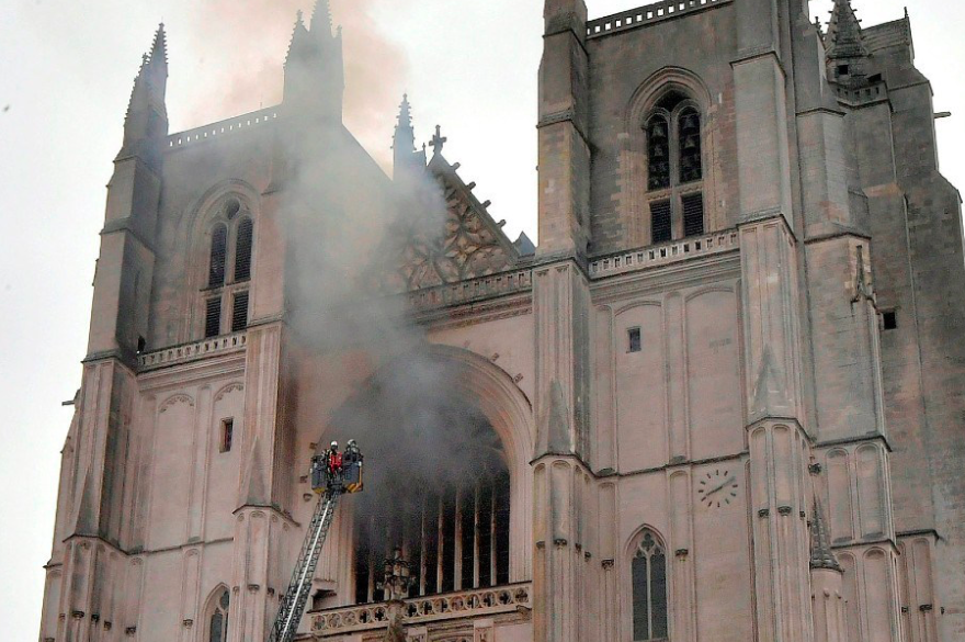 Hay un detenido por incendio en catedral de Nantes, Francia wp.me/p4HSQj-1dFQ