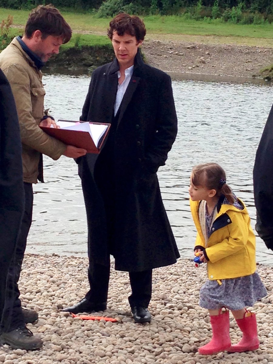 SiblingSecret's tweet photo. A big Happy Birthday to big brother #BenedictCumberbatch today! It was lovely to be there for his 40th while filming #Sherlock. He had a lovely big cake on set! 🎂 xx @TomCurlyLock @TheRealEgg8 #LittleEurus #TheFinalProblem @adamackland https://t.co/2T9cZkWYfT
