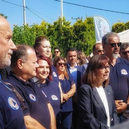 ODIKGR's tweet photo. Στο μνημόσυνο των θανόντων(ΜΑΤΙ Αττικής)παραβρέθηκαν μέλη μας,τιμώντας τους αδικοχαμένους συμπολίτες μας.Η Ο.ΔΙ.Κ.ήταν εκεί από την Τρίτη το πρωί έως Κυριακή, συνεργαζόμενη με την Πυροσβεστική.
Το μνημόσυνο τίμησε με την παρουσία της η Πρόεδρος της Δημοκρατίας,κα  Σακελλαροπούλου https://t.co/seH1Wm6QPr