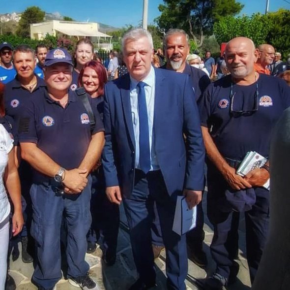 ODIKGR's tweet photo. Στο μνημόσυνο των θανόντων(ΜΑΤΙ Αττικής)παραβρέθηκαν μέλη μας,τιμώντας τους αδικοχαμένους συμπολίτες μας.Η Ο.ΔΙ.Κ.ήταν εκεί από την Τρίτη το πρωί έως Κυριακή, συνεργαζόμενη με την Πυροσβεστική.
Το μνημόσυνο τίμησε με την παρουσία της η Πρόεδρος της Δημοκρατίας,κα  Σακελλαροπούλου https://t.co/seH1Wm6QPr