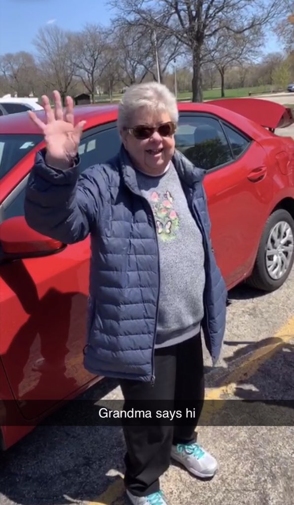 JulieTouchett's tweet photo. #imaskupfor my clients, my family, my roommates and my grandma! https://t.co/W2NoieBRfg