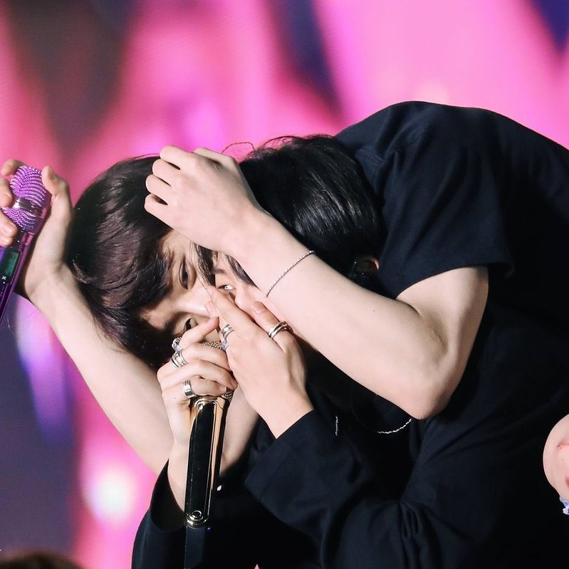 jeonsflirty's tweet photo. rosebowl jikook moment in every angle https://t.co/lfoUHfJKNs
