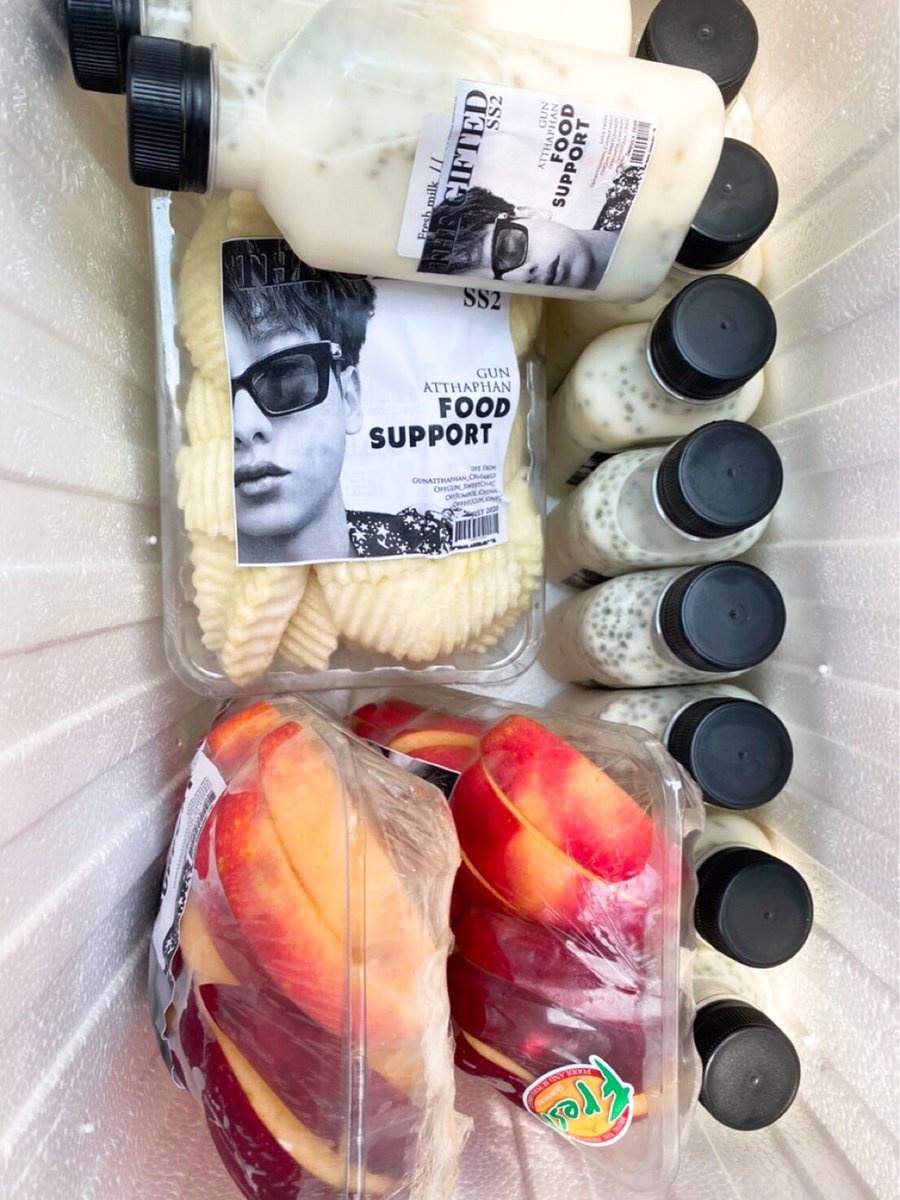 BabiiKongSBiang's tweet photo. FOOD SUPPORT : The Gifted Graduation (𝐿𝑢𝑛𝑐ℎ)
By @GunAtp_CNFamily 
@OffGun_Sweet 
 @onfireforjumpol 
@OffHuGun_CNFC 
.
.
.
🍜🍙🍼🍎
👼🏻💚 P’Punn &amp; His Friends 
🗓 19 JULY 2020 
 
#ออฟกัน 
#กันอรรถพันธ์ 
#เบบี๋กองเสบียง https://t.co/5NfRmhL7Cd