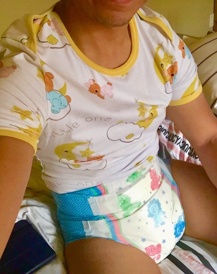 RearzDlx's tweet photo. [throwback] smile this weekend with @tykables 😋
.
.
@onesiesdownunder #cutediaperbulge #tykable #tykablesunday #ageplay #tykablesselfie #diapered #infantilism #abdlboy #abdl #cowbaby #diaperboy #diaperlover #dl #padded #dl_rearz https://t.co/sHHhzq9k1A