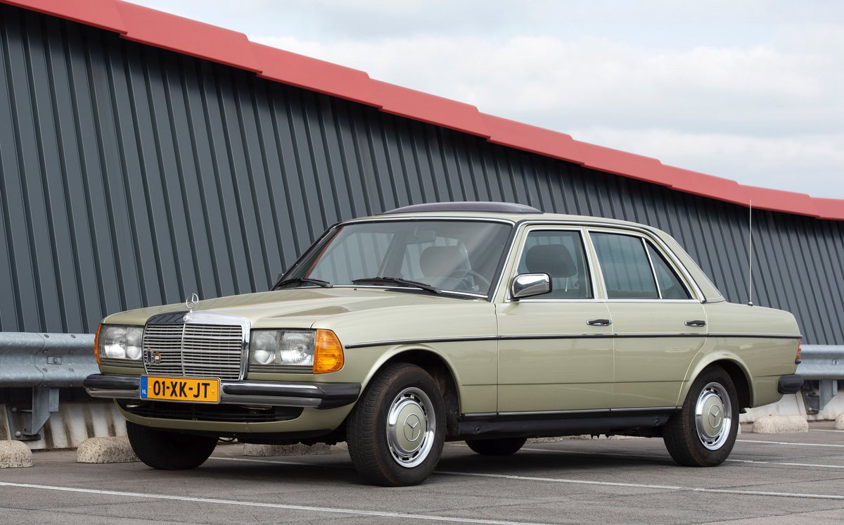 Brantsen's tweet photo. Verkocht aan de beste liefhebber die je je maar kunt wensen. Deze auto bljft nog heel lang rijden. #W123 https://t.co/lFGEmNHQto