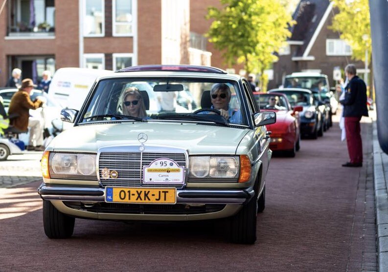 Brantsen's tweet photo. Verkocht aan de beste liefhebber die je je maar kunt wensen. Deze auto bljft nog heel lang rijden. #W123 https://t.co/lFGEmNHQto