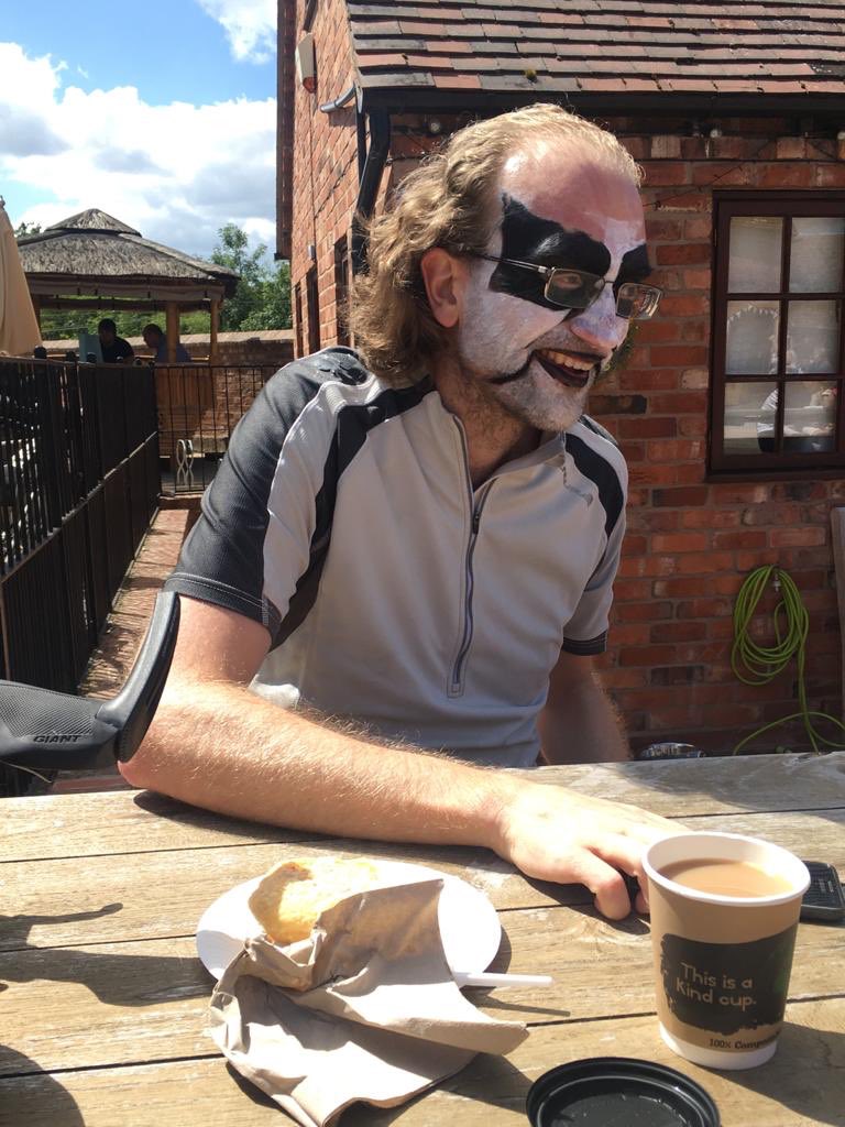 GiantAxeField's tweet photo. Sunny Sofasonic Saddle expedition with cake @laura_onions and @ruthclaxton of course...to takes us into Sunday’s day 3 of the 2020 programme #supersonicfestival #sofasonic https://t.co/Jh9xewWjBd