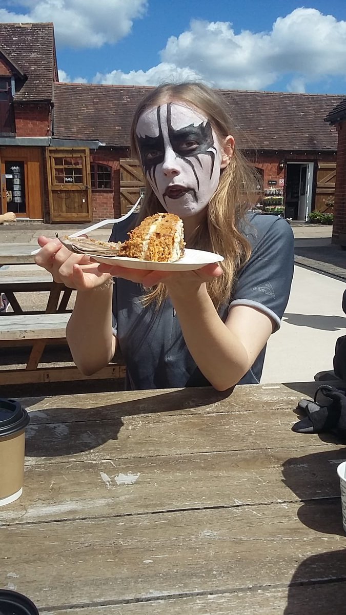 GiantAxeField's tweet photo. Sunny Sofasonic Saddle expedition with cake @laura_onions and @ruthclaxton of course...to takes us into Sunday’s day 3 of the 2020 programme #supersonicfestival #sofasonic https://t.co/Jh9xewWjBd