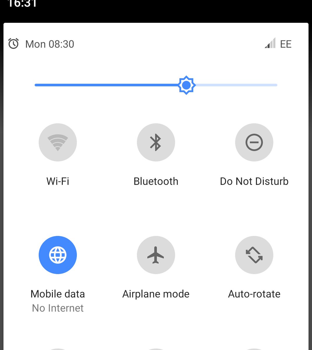 Itsjustkatieg's tweet photo. @EE hey EE, woke up today with no 4g/internet connection from my phone and still hasnt returned? - have tried switching between 4g, 3g etc but absolutely no luck. Partner having the same issue, we're located in Stratford London. Is there a local issue? https://t.co/7uw5PrQbr2