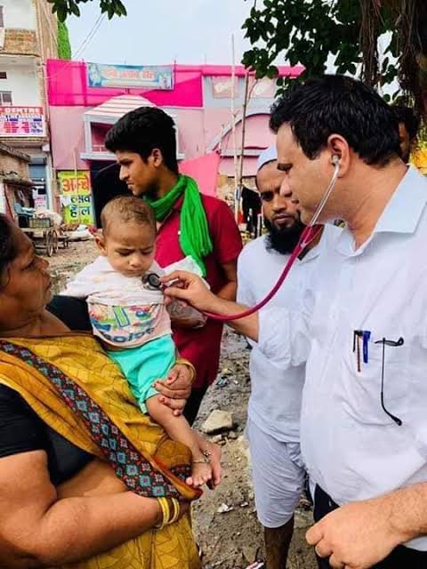 kparveen2005's tweet photo. #ReleaseOurDrKafeel
What is his crime ? Questioning govt is not a crime .You cant silence a true voice. https://t.co/t9VKsJ2aFA