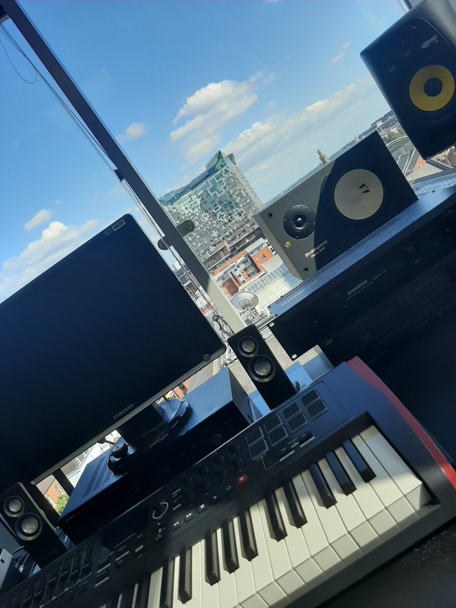 SharniWorldWide's tweet photo. Lovin the view from my studio today #TimeProductions https://t.co/VIXNqg2abf