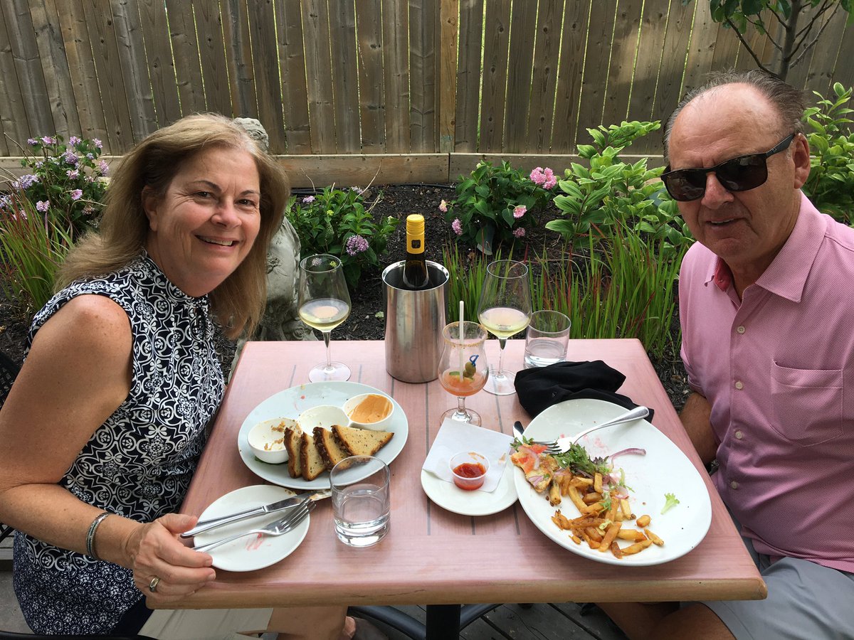 uberdizz's tweet photo. FORTY YEARS!

Congratulations &amp; Happy 40th Anniversary to my parents!

You’ve supported each other through the entire wheel of what life has thrown at you.

Here’s to more health and the same amount of happiness for the years to come!

❤️ https://t.co/LPsgLdhZdP