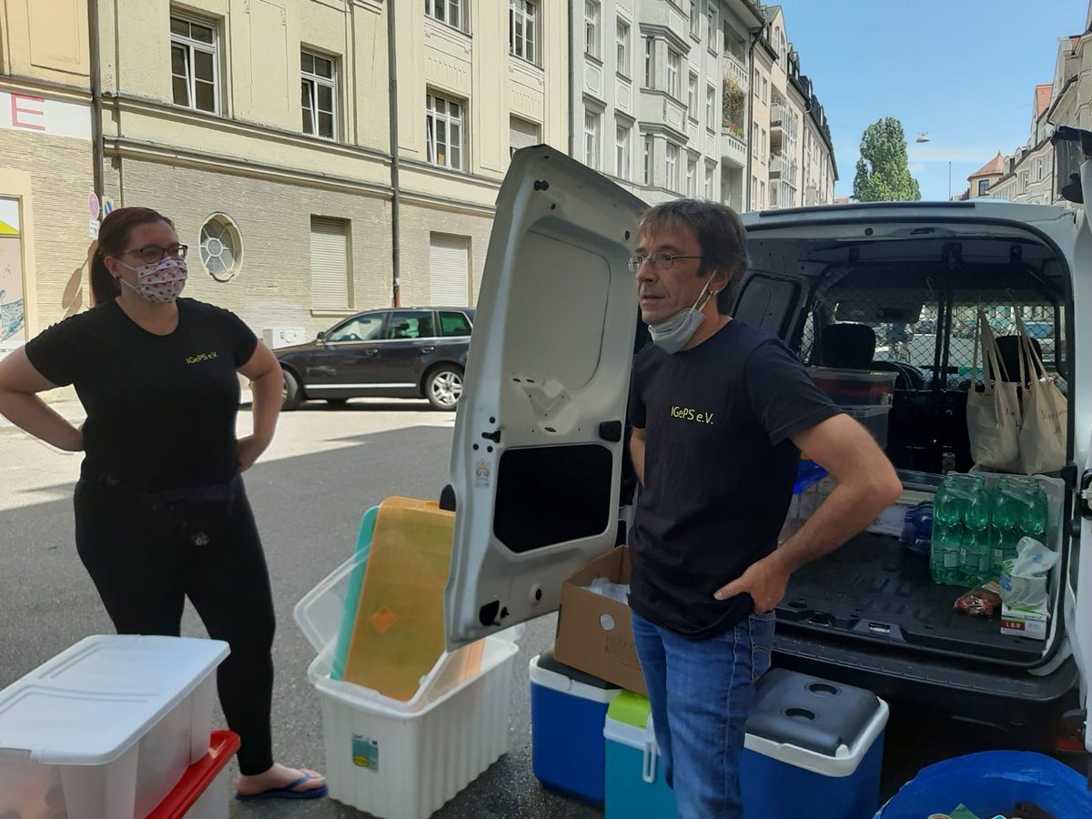 Igeps01's tweet photo. Und wie angekündigt waren wir heute zum 17. mit unserer #direkteStrassenhilfe unterwegs.
Und wieder war der Andrang extrem hoch. https://t.co/BaX6nlEVHw