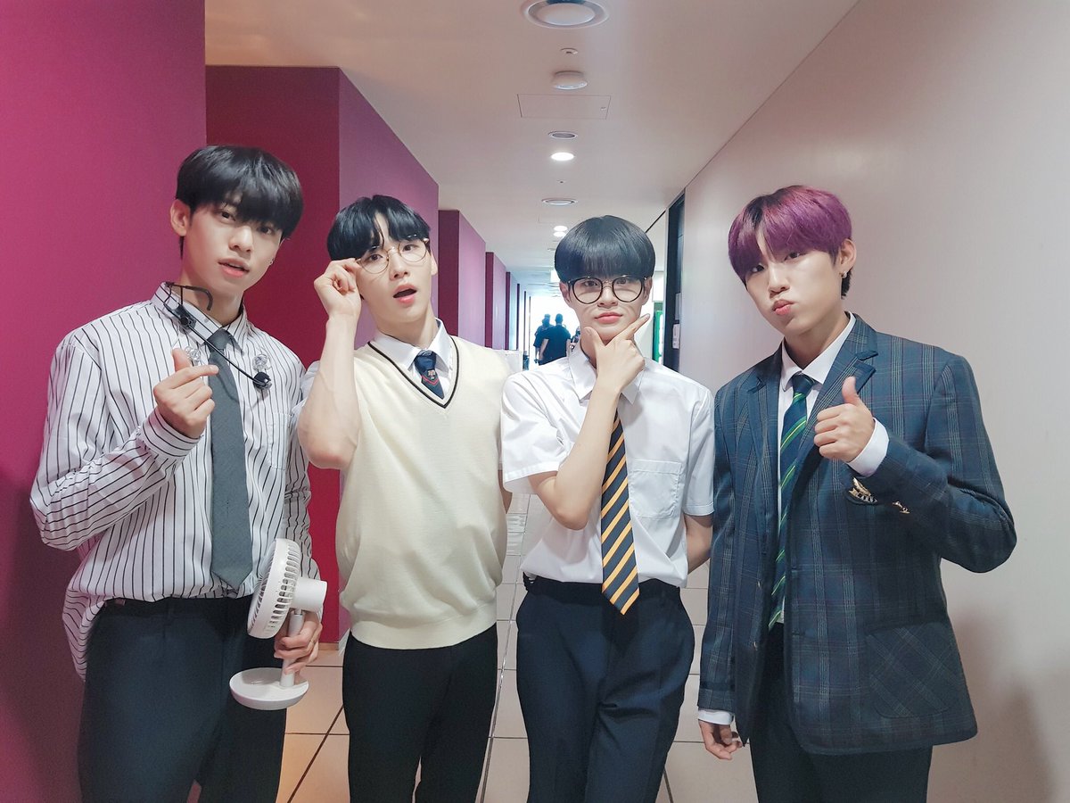 m521522's tweet photo. 💛💙🤍💜
#에비뉴의_답은_온리예삐
#RedUpForAB6IX https://t.co/erQj6BCmDF