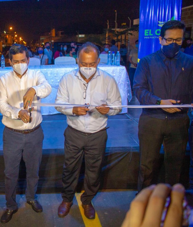luisgaiborg's tweet photo. Se inauguraron y firmaron importantes obras para los sectores populares del #Este de #Machala gracias al trabajo de @machalaalcaldia y @prefecturaeloro. https://t.co/tBCHHzjCx3