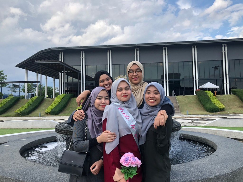 HazuWeasley's tweet photo. Happy bride to be to our bff @_wanimiswan ๐ฐ๐
#brideshowerparty
#countingweeks https://t.co/GwoYxl1Mot