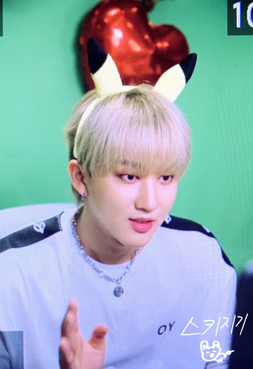 yonkbog's tweet photo. What time is it?
             12
      11     ^     1
  10         |         2
9            ⊙---->    3 it's time to
   8                     4  appreciate
       7            5 @BlNSKZ's 
              6  precense in this world. https://t.co/T8secUijoC