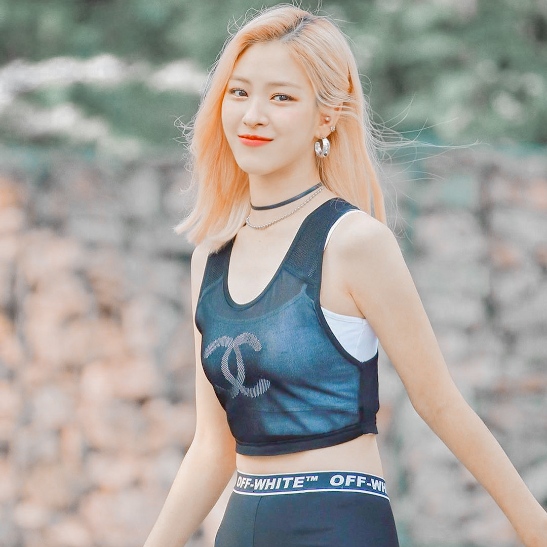 kennethicpack's tweet photo. °+. LAYOUT RYUJIN .+°

RULES SAVE :
* Follow me 
* Comment rt/fav if you like my edits

support me to making more layout!!
#layout #layoutaesthetic #aestheticpack 
#aesthetic #Pack #RYUJIN #ITZY交換 #itzypack #layoutryujin #RYUJIN #ryujinitzy #ryujinpack #ryujinaesthetic https://t.co/9Y3Fs7nioH