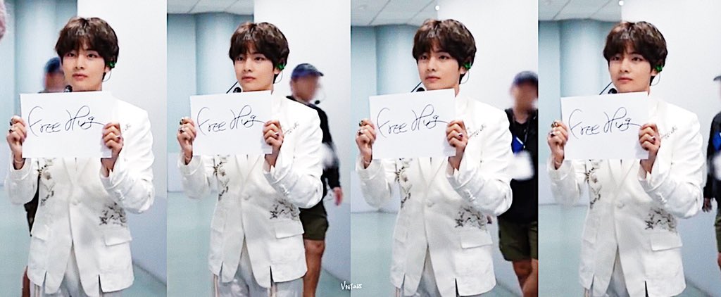 Free Hug🤲🏻
#Taehyung #뷔 #태형 #V <a href="/BTS_twt/">방탄소년단</a>