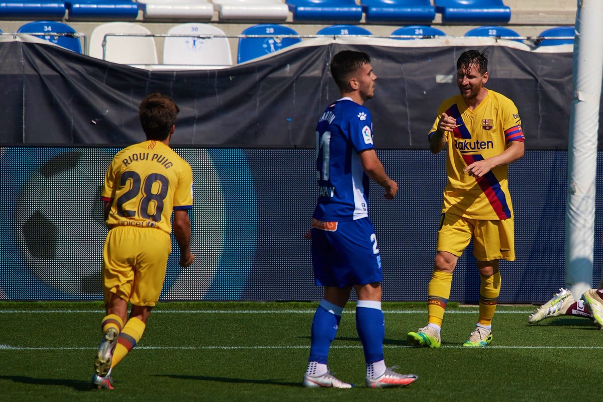 WeAreMessi's tweet photo. Lionel Messi &amp; Riqui Puig 🥰 https://t.co/nJ8yZWTnWU