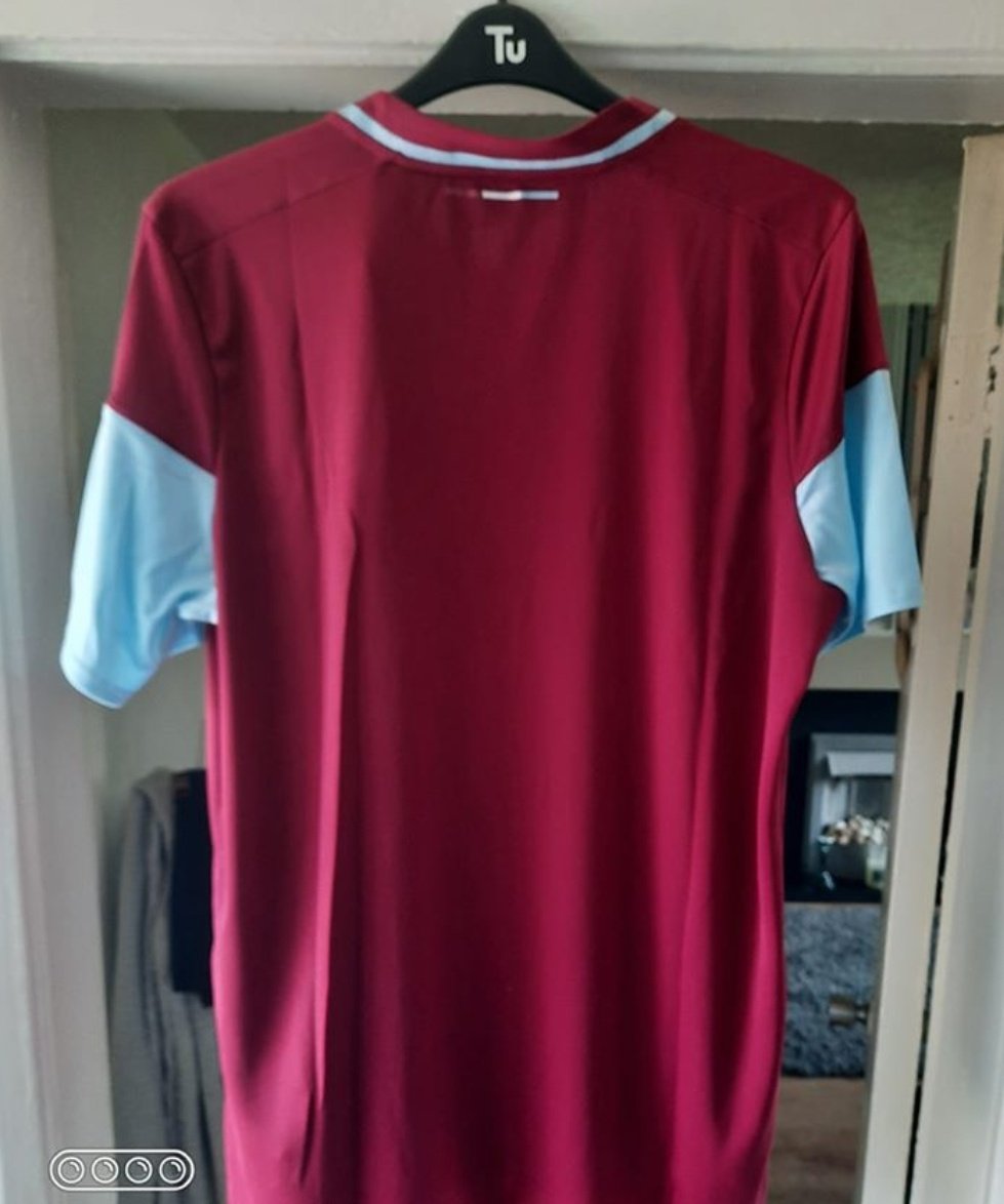 CricketFieldEnd's tweet image. ITS BEEN LEAKED!!

Seems this is the new HOME SHIRT...

Whats your thoughts ??

#twitterclarets #UTC #BurnleyFC