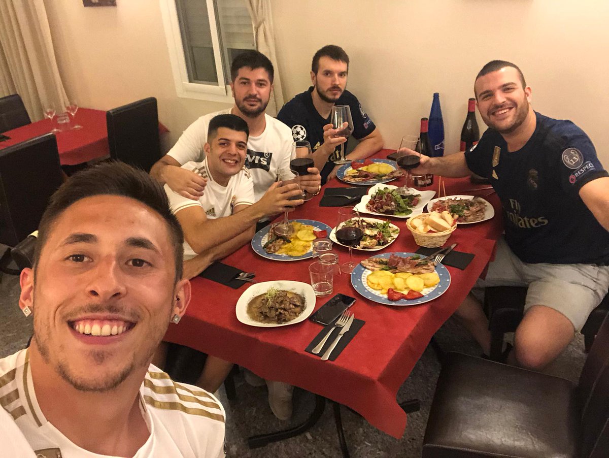 danimoon96's tweet photo. Ratos necesarios. https://t.co/jdngLTLx2X