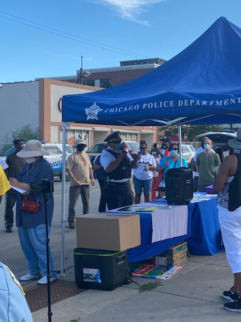 ChicagoCAPSHQ's tweet photo. On Friday @ChicagoCAPS03 and @ChicagoCAPS04 joined with Summer Mobile held a Community Prayer and Resource at 75th and Coles
#PositivePoliceInteraction #TogetherWeCan https://t.co/asseEFZdfa