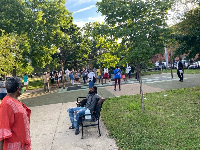ChicagoCAPSHQ's tweet photo. On Friday @ChicagoCAPS03 and @ChicagoCAPS04 joined with Summer Mobile held a Community Prayer and Resource at 75th and Coles
#PositivePoliceInteraction #TogetherWeCan https://t.co/KulTEW0dTg
