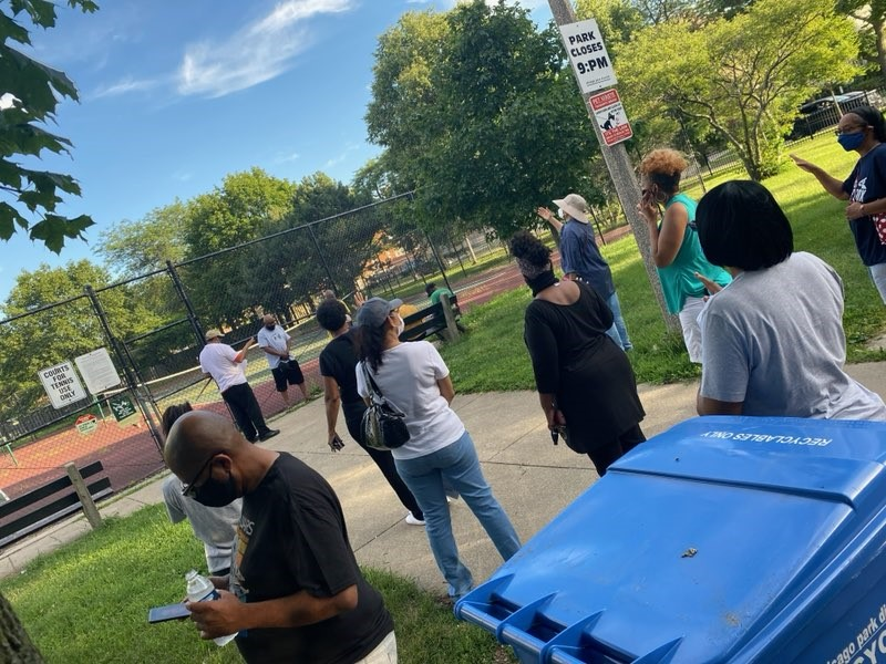 ChicagoCAPSHQ's tweet photo. On Friday @ChicagoCAPS03 and @ChicagoCAPS04 joined with Summer Mobile held a Community Prayer and Resource at 75th and Coles
#PositivePoliceInteraction #TogetherWeCan https://t.co/KulTEW0dTg