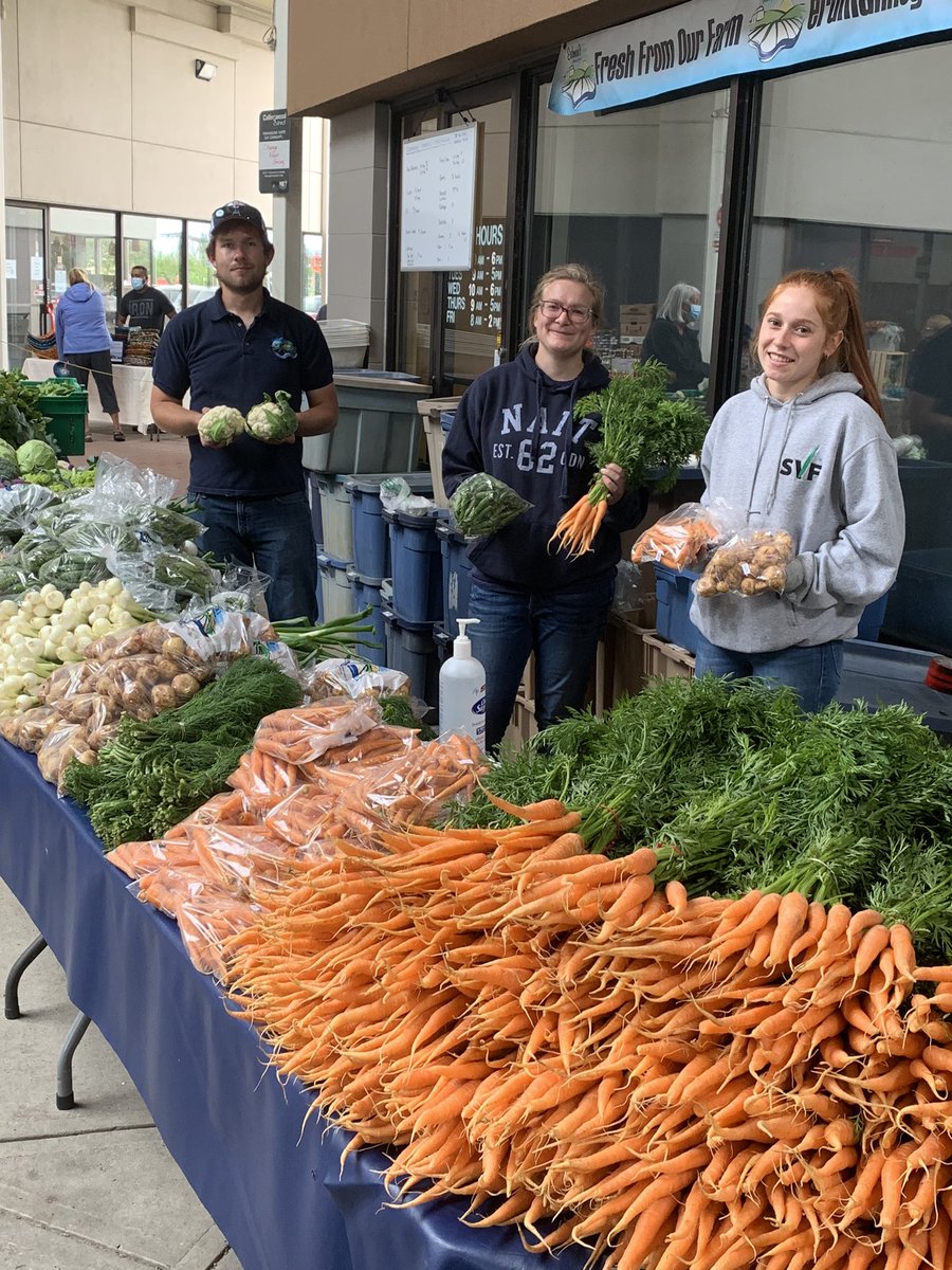 Today’s team to help you with your veggie selections .<a href="/CwoodMarketYeg/">Callingwood Farmers Market</a>  #freshveggies #yegfarmersmarkets #yegchefs #farmfresh #freshfromourfarm #westlockcounty