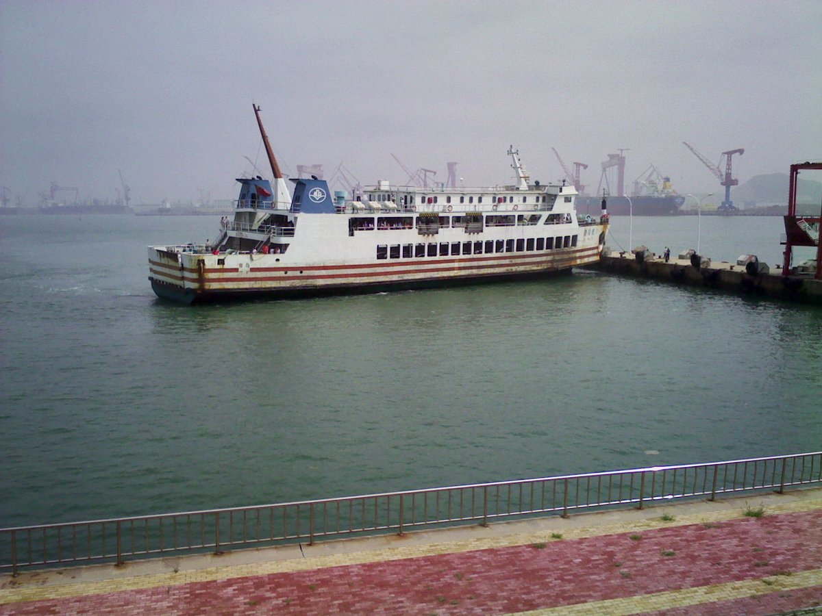 qingdaonese's tweet photo. This ferry used to be the best way to travel between Qingdao and Huangdao on the other side of Jiaozhou Bay. https://t.co/fZ14Vplupc