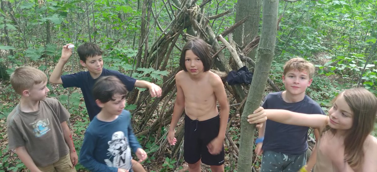 SH_Welpen's tweet photo. Er zijn brieven aangekomen maar er werden er ook geschreven naar jullie! We zochten ook de schaduw op in het bos om kampen te gaan bouwen. Toen de kampen klaar waren was het tijd voor een meelballen gevecht en een schoon wandelingetje door het mooie Lubbeek. https://t.co/ExSUv36iAe