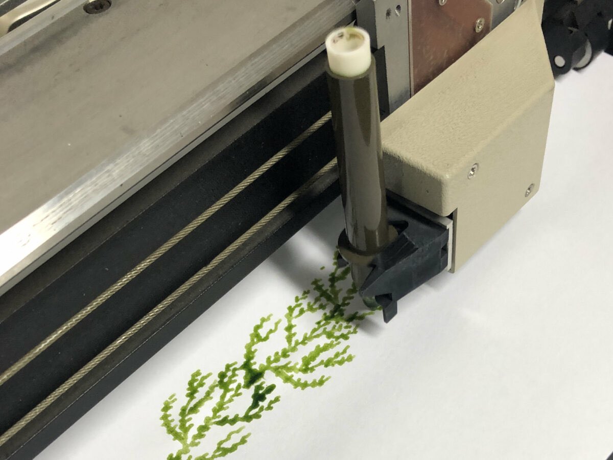 studiovolop's tweet photo. Algen-inkt. Test met een custom made stift gevuld met puur algen op de plotter van grafisch ontwerper en buurman Wouter van Tilborg
De intense groene kleur blijft zelfs na maanden behouden. 
Project “Lokale Maakplaats” https://t.co/Q5q26qsowV
