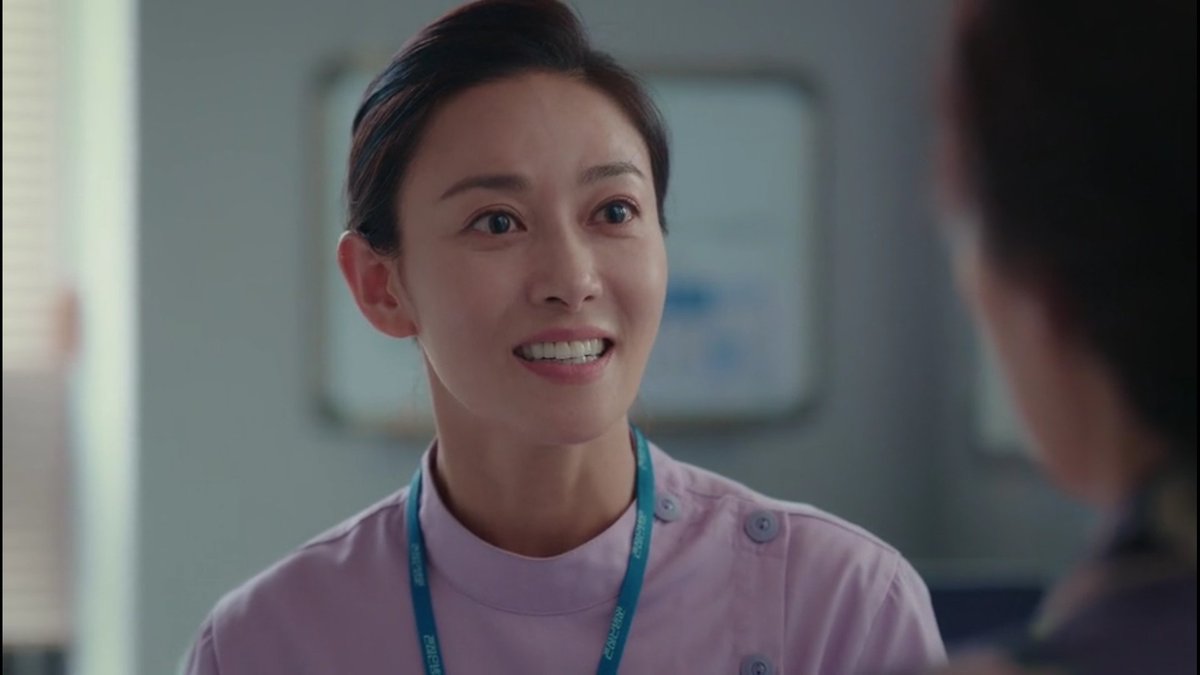 There’s seriously something off with Nurse Park. She got the papercut on e9 and her expression isn’t something a professional caregiver would make. She looked like she’s just putting up a façade & she’s about to lose it any second. Her eyebrow kept twitching.  #itsokaytonotbeokay