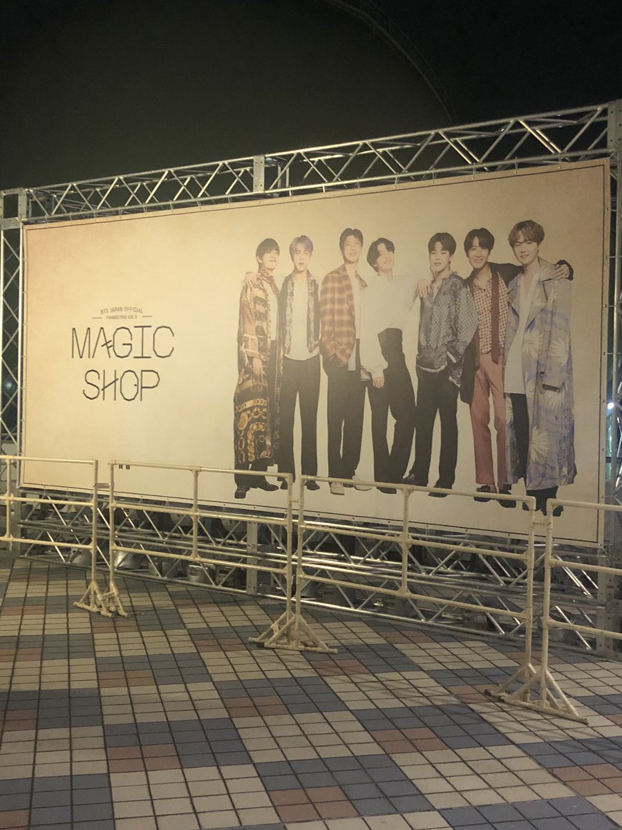 erie_pink's tweet photo. I can’t believe it’s been 7 months since I’ve seen the boys live. I miss themmmmm 😭😭😭 #MagicShopOsaka #2019Memories https://t.co/yPe6SbdHqk